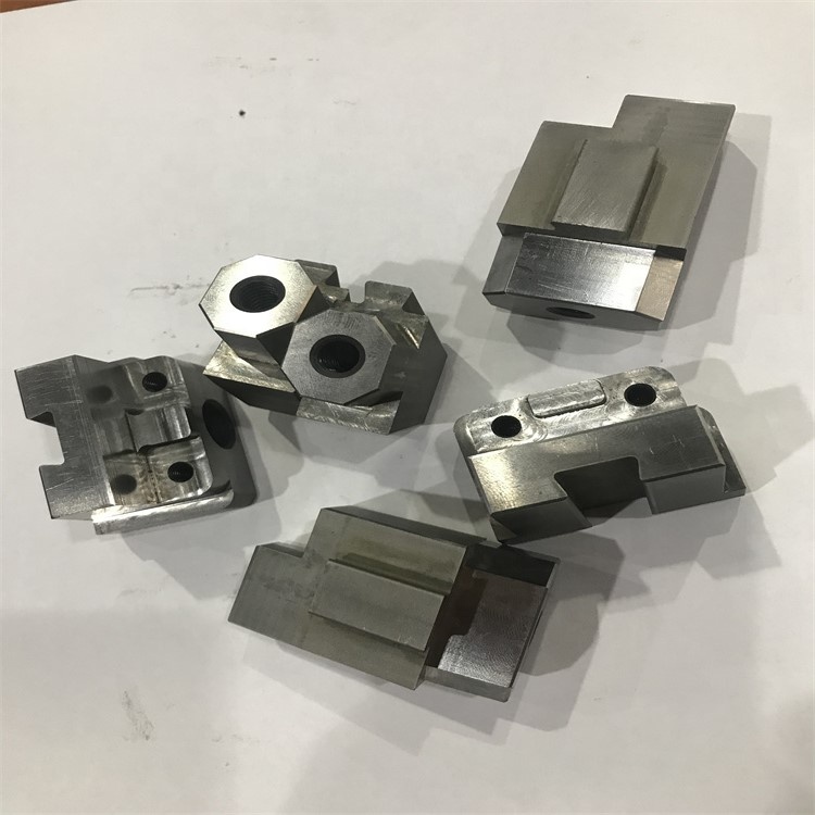 手板如何通過硅膠復模方式制作 ｜ 協(xié)和模型